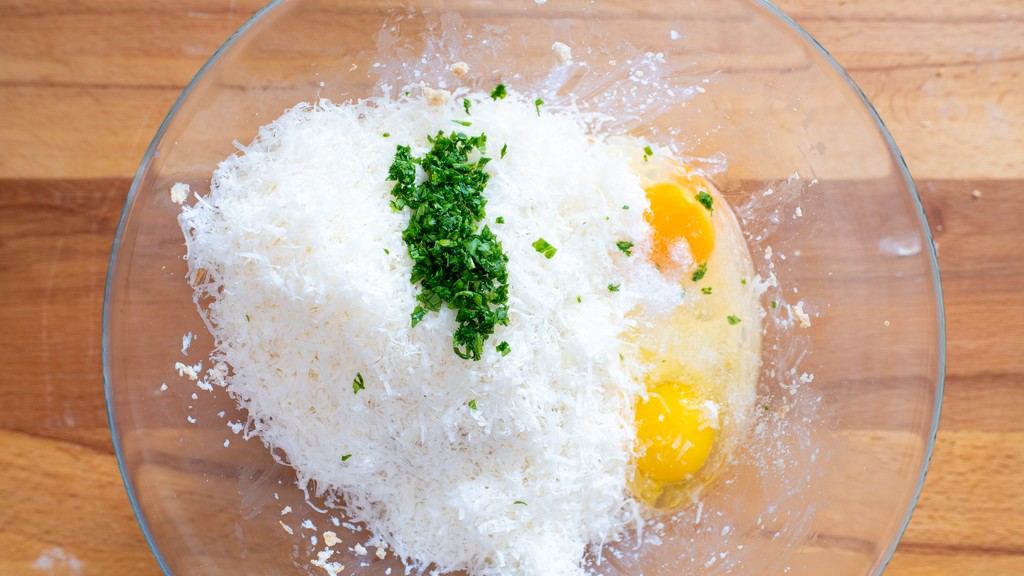 Brotbällchen in Tomatensauce