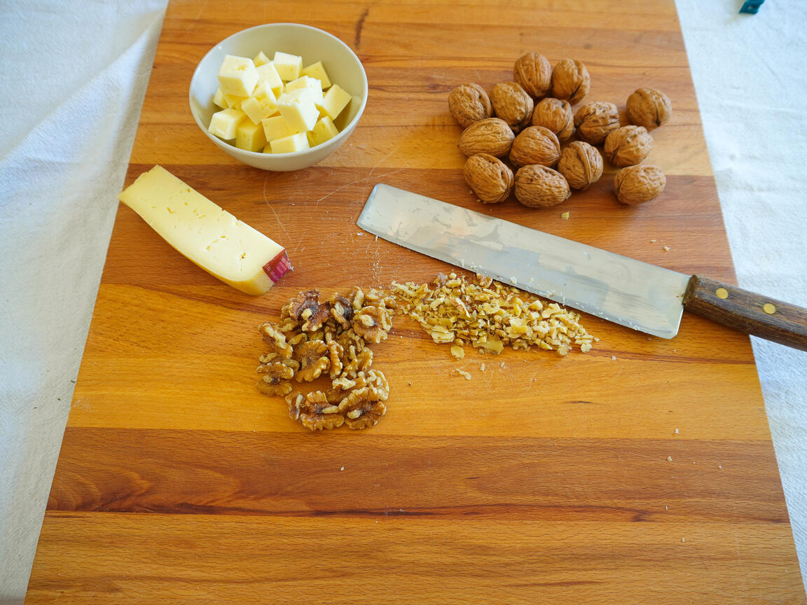 Buchweizen-Pappardelle mit Asiago-Fondue und Nüssen - Schritt 5