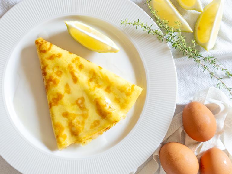 Crêpes mit Zucker und Zitrone