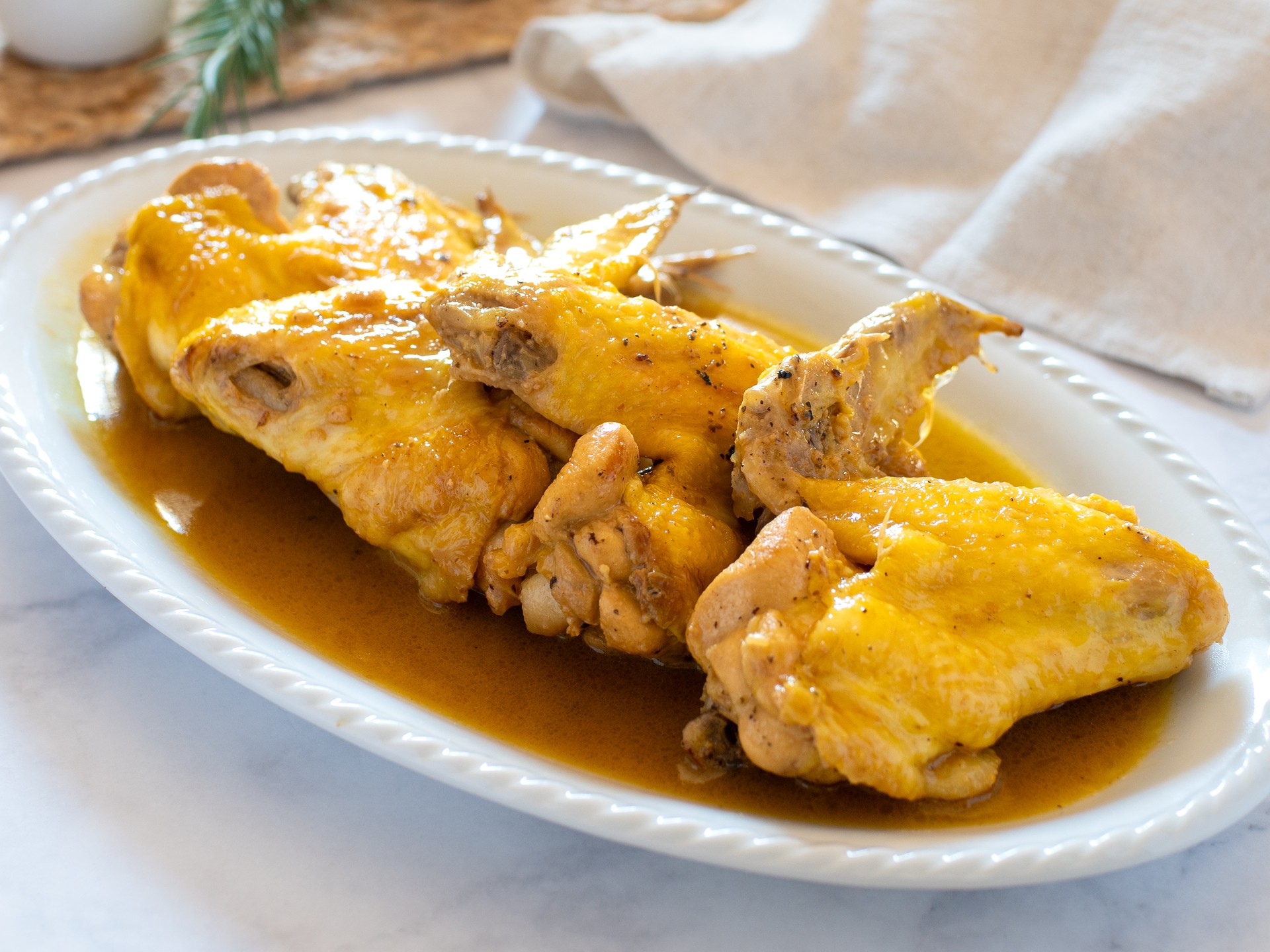 Hähnchenflügel mit Senf