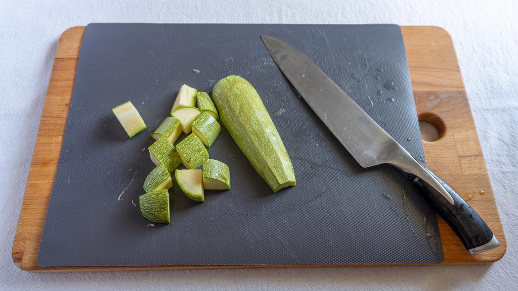 Hähnchen-Zucchini-Spieße aus der Heißluftfritteuse - Schritt 2