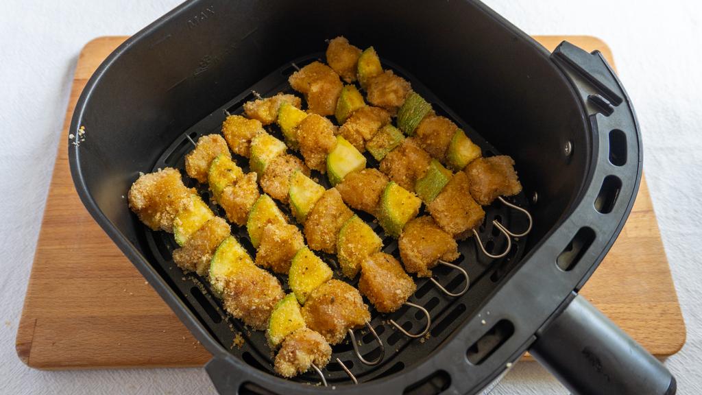 Hähnchen-Zucchini-Spieße aus der Heißluftfritteuse - Schritt 6