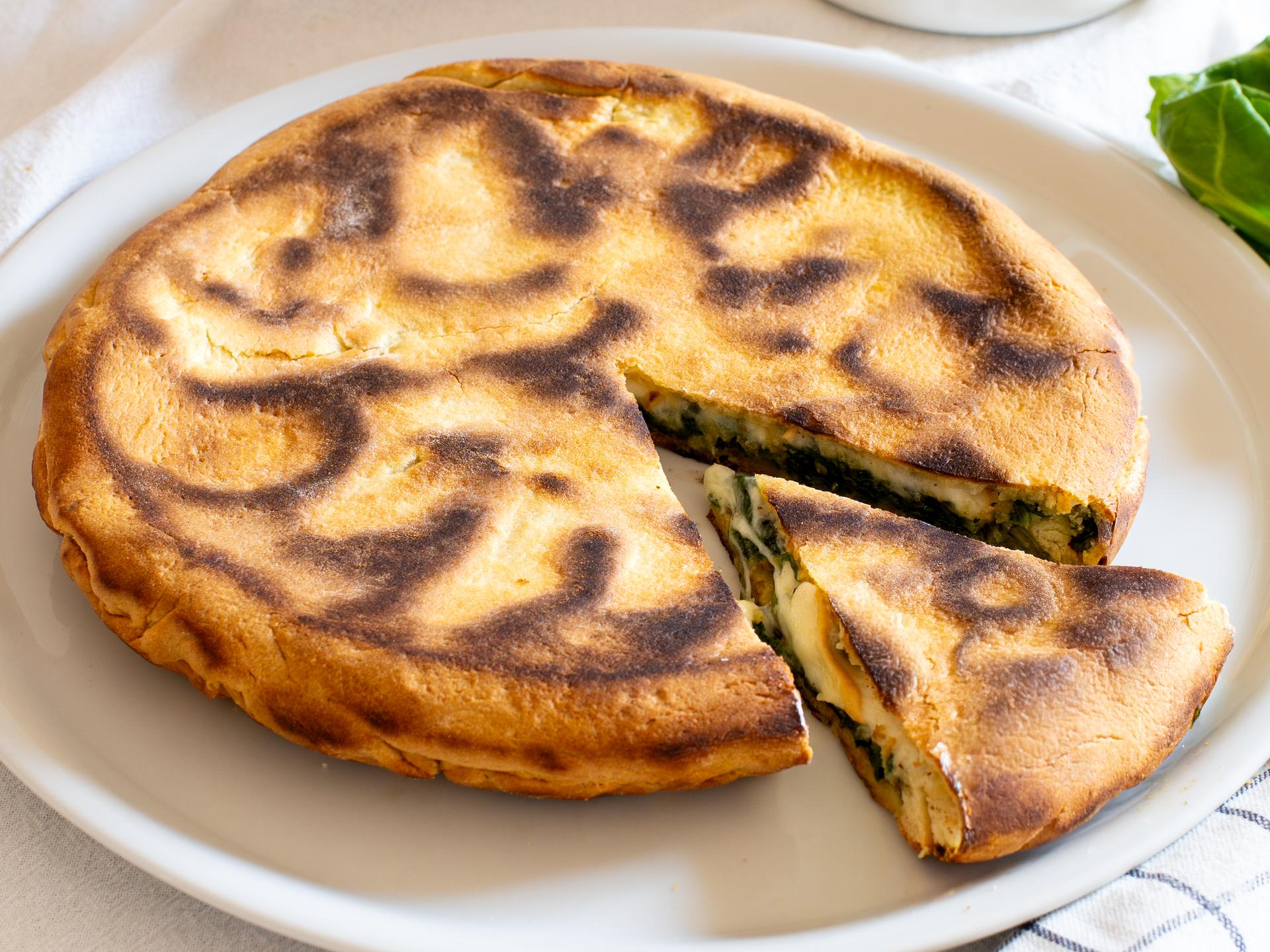 Herzhafter Pfannenkuchen mit Mangold und geräucherter Scamorza