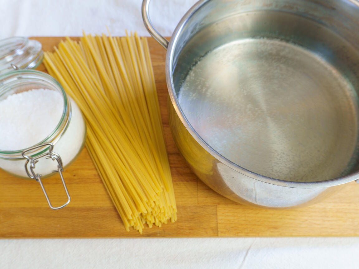 Linguine mit Tintenfischtinte und Calamari - Schritt 1