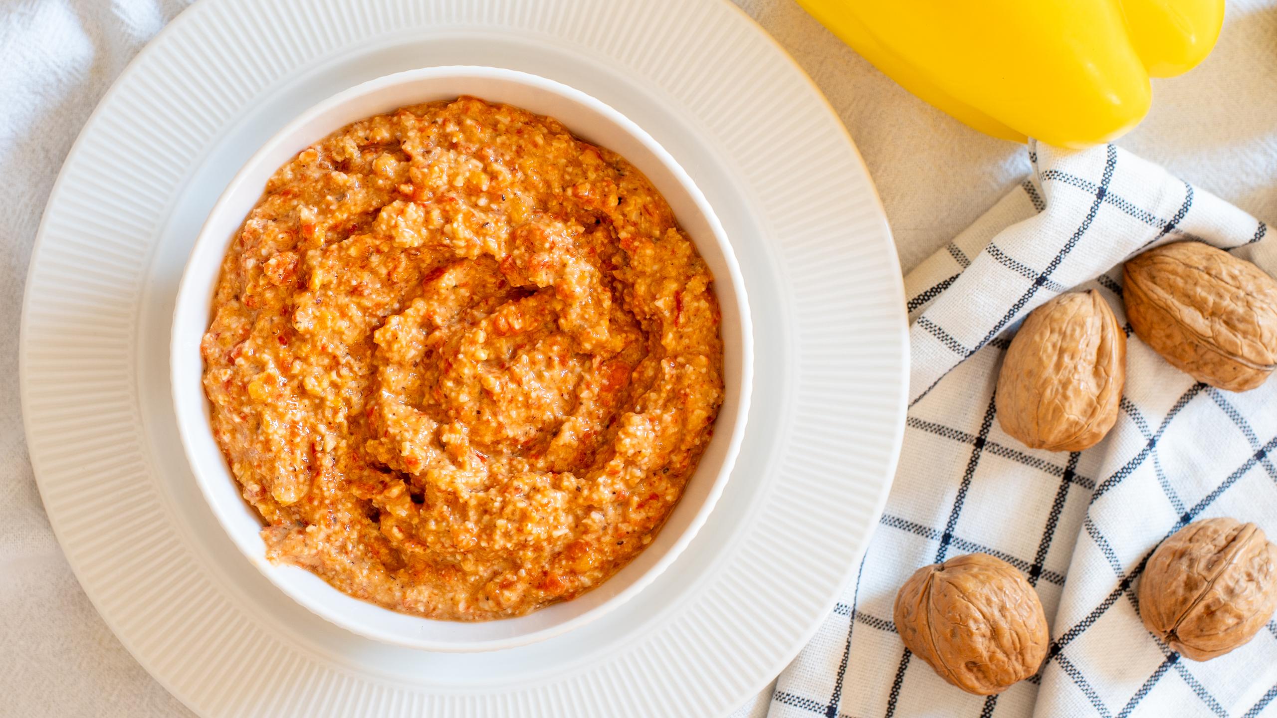 Paprika-Walnuss-Pesto