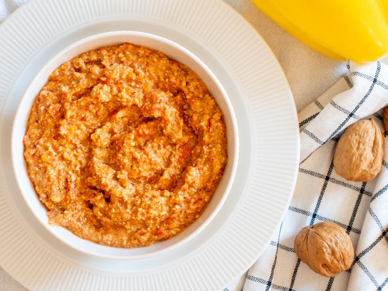 Paprika-Walnuss-Pesto
