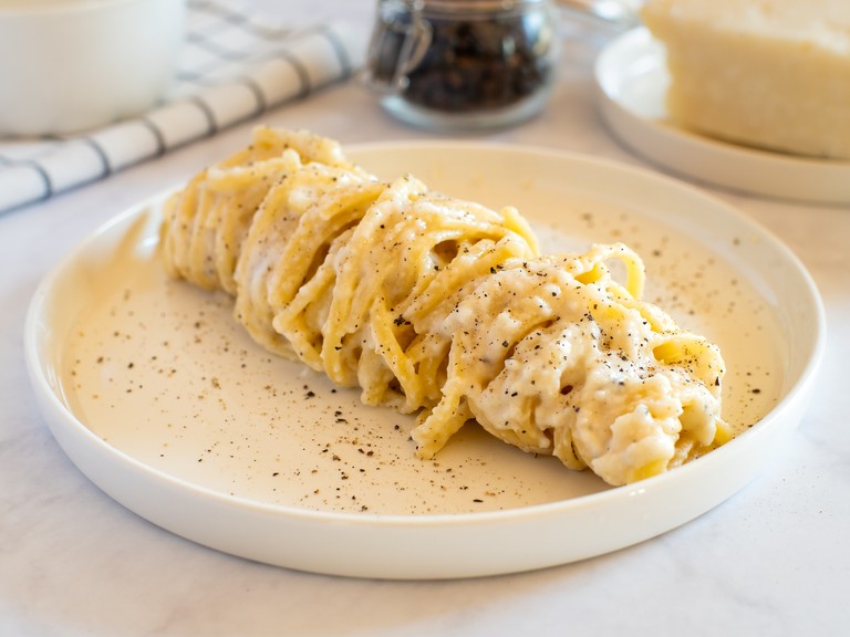 Pasta cacio e pepe