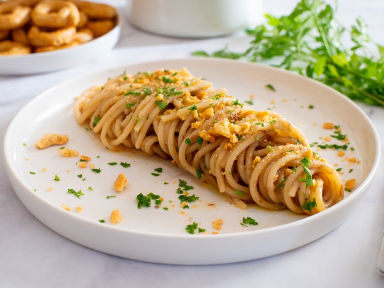 Pasta mit Butter und Sardellen