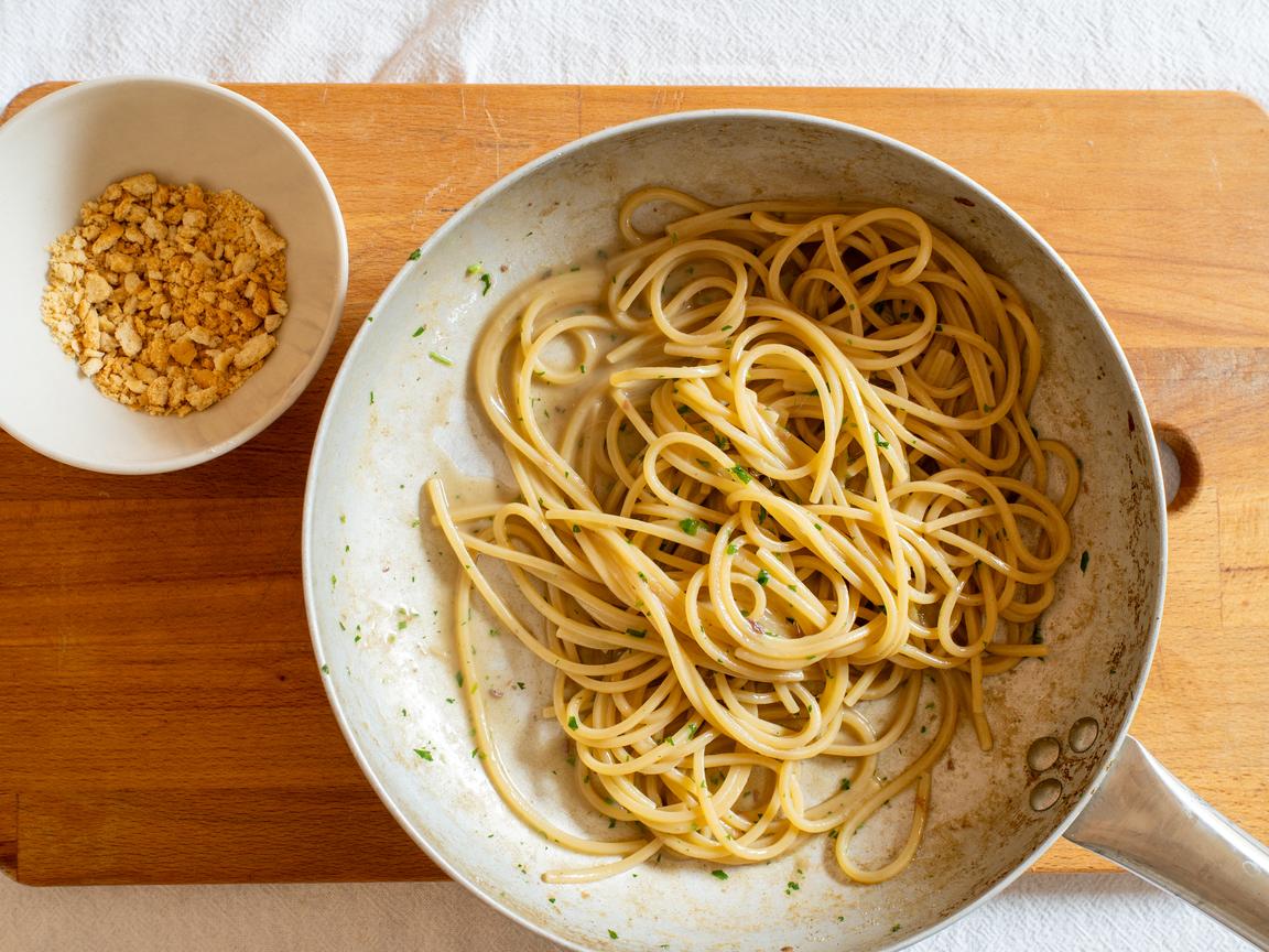 Pasta mit Butter und Sardellen - Schritt 6