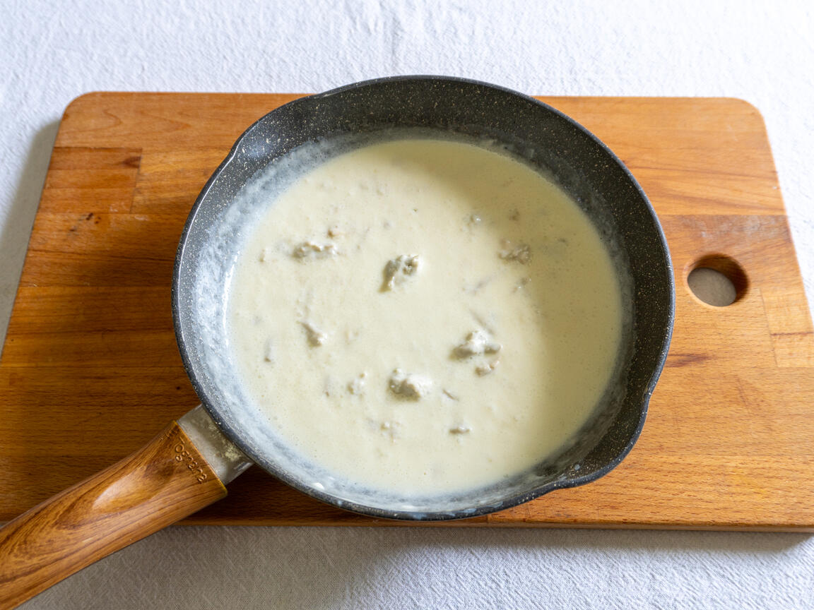 Pasta mit Gorgonzola und schwarzen Oliven - Schritt 3