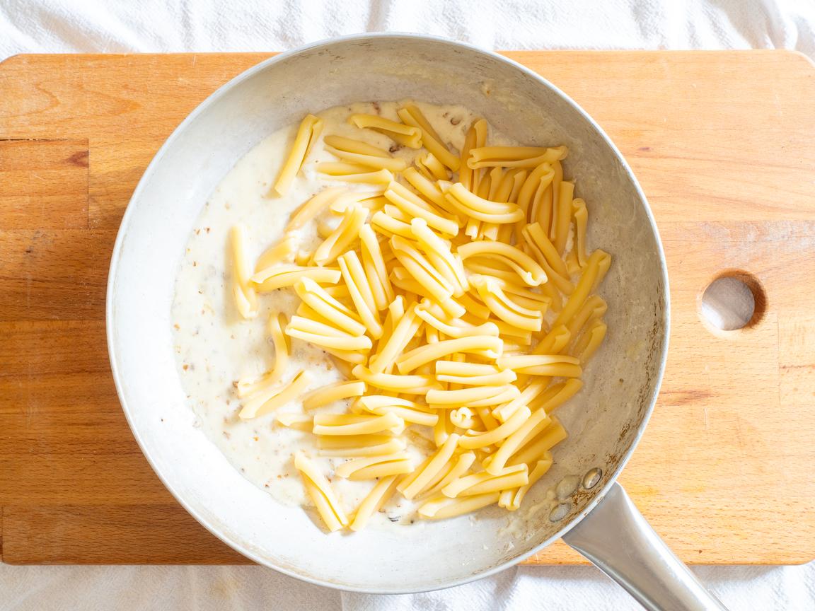 Pasta mit Gorgonzola und Walnüssen - Schritt 5