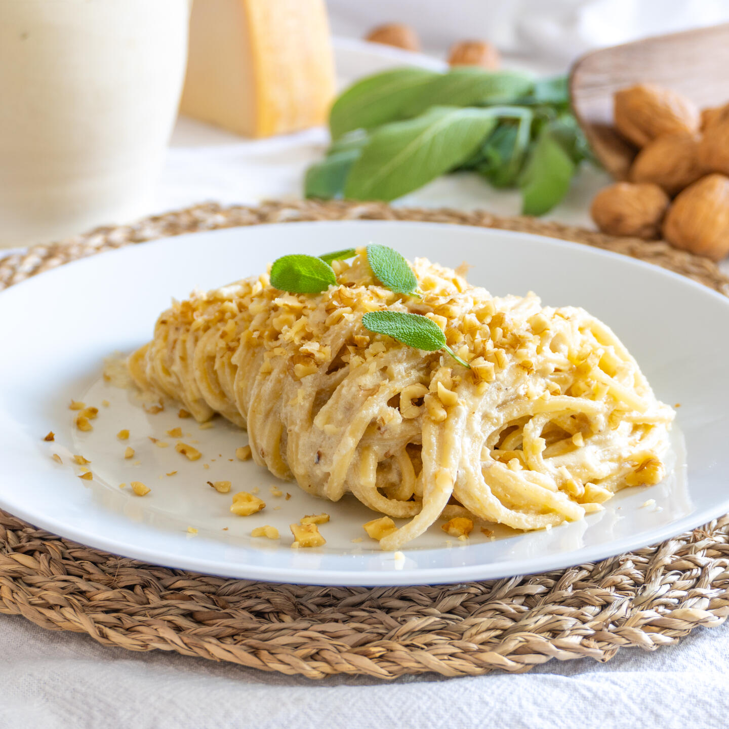 Pasta mit Ricotta-Walnuss-Pesto