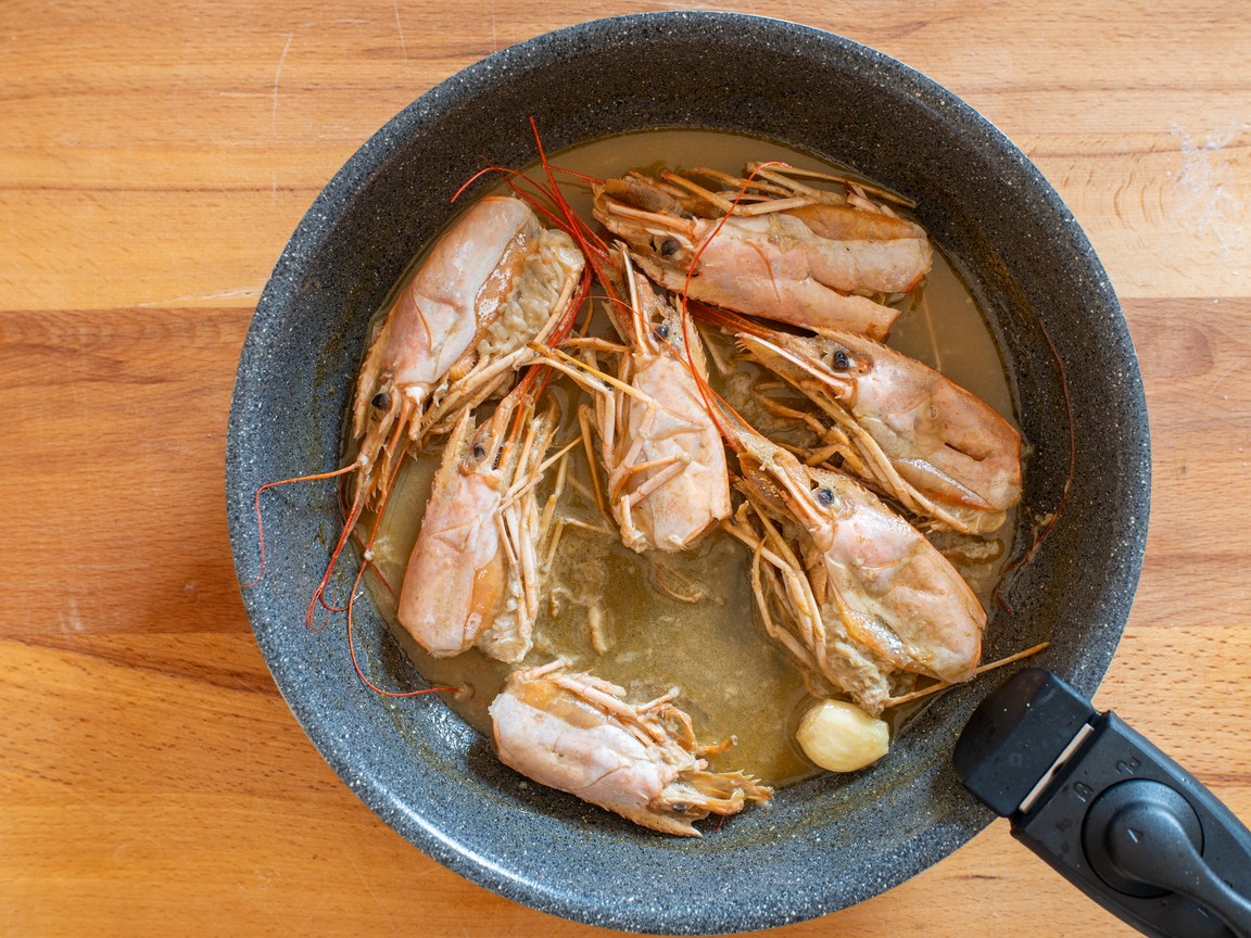 Pasta mit Sepiatinte und Garnelen - Schritt 3