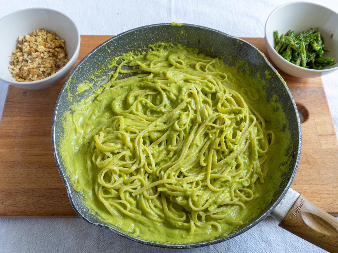 Pasta mit Spargelcreme und Walnüssen - Schritt 8
