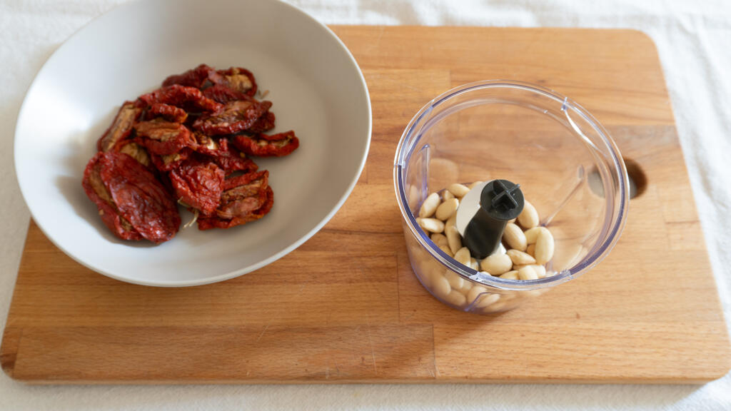Pesto aus getrockneten Tomaten - Schritt 1