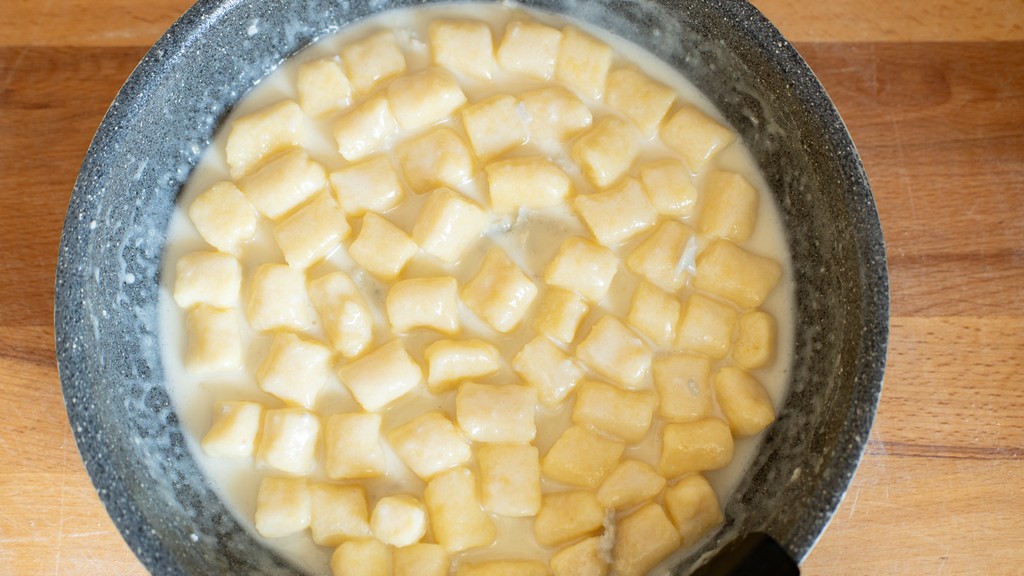 Polenta-Gnocchi mit Gorgonzola - Schritt 5