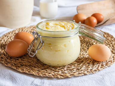 Diese Creme mit ganzen Eiern ist eine zarte und sa...