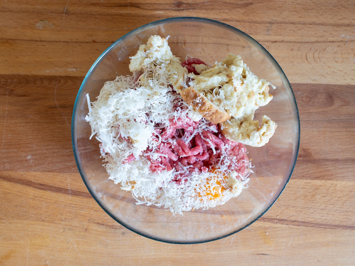 Rinderfleischbällchen in Tomatensauce - Schritt 2
