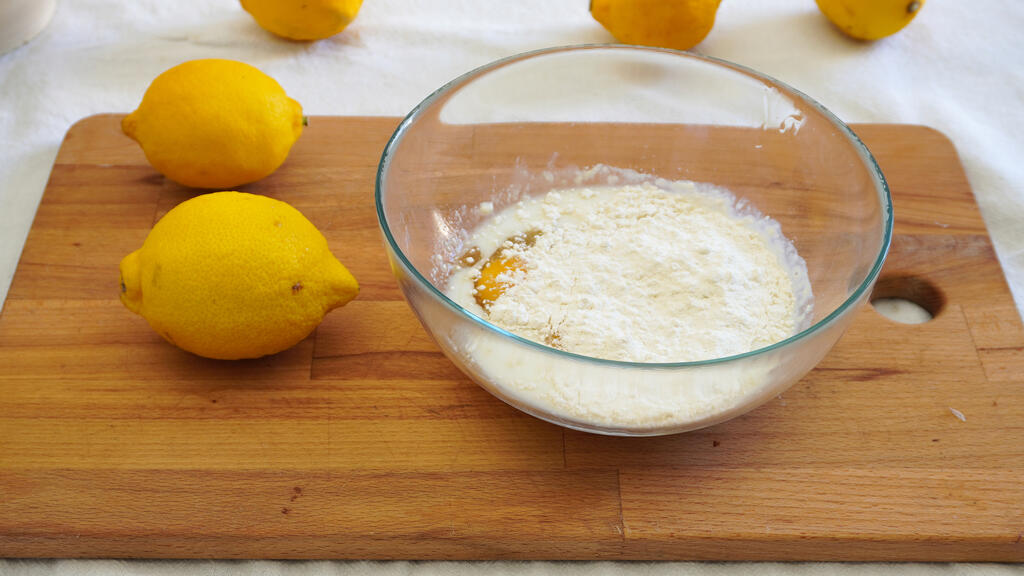 Crêpes mit Zucker und Zitrone