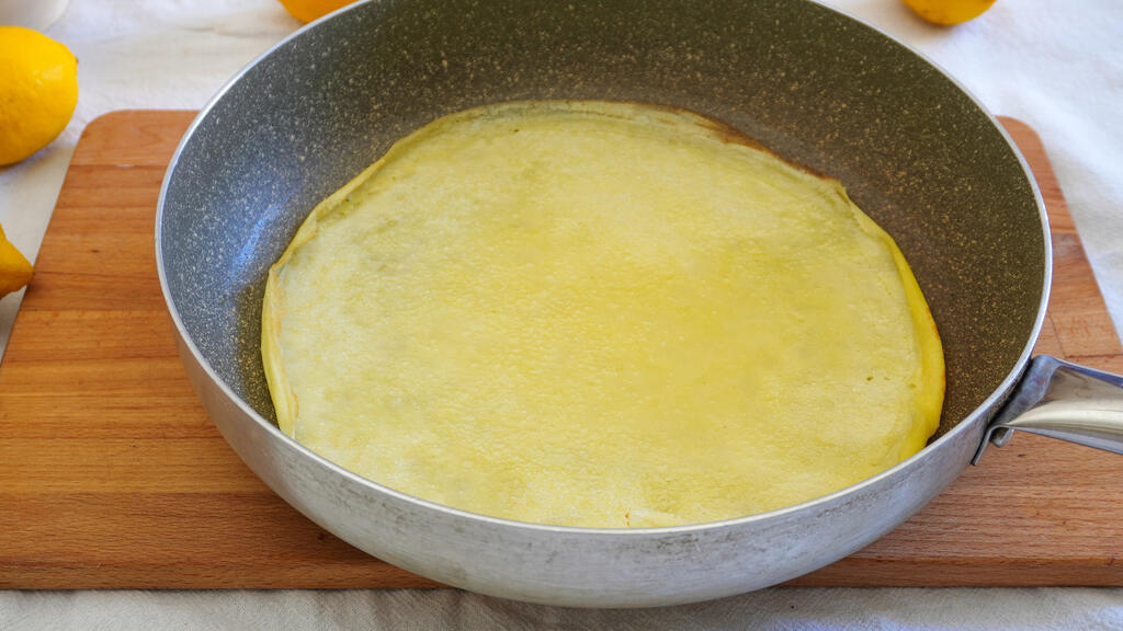 Crêpes mit Zucker und Zitrone