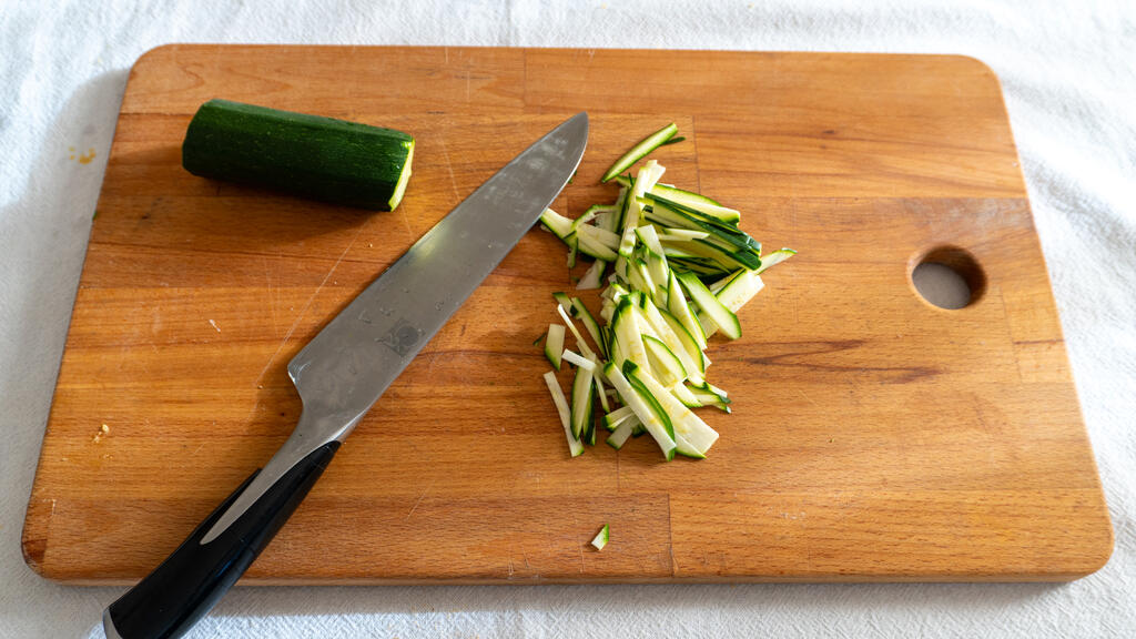 Kartoffeln mit Senf auf Parmesan-Chips