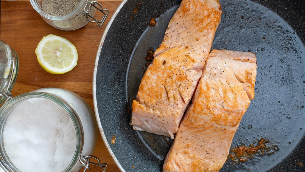 Lachs nach griechischer Art