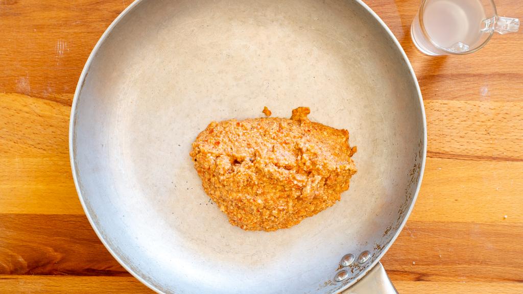 Pasta mit Paprika-Walnuss-Pesto