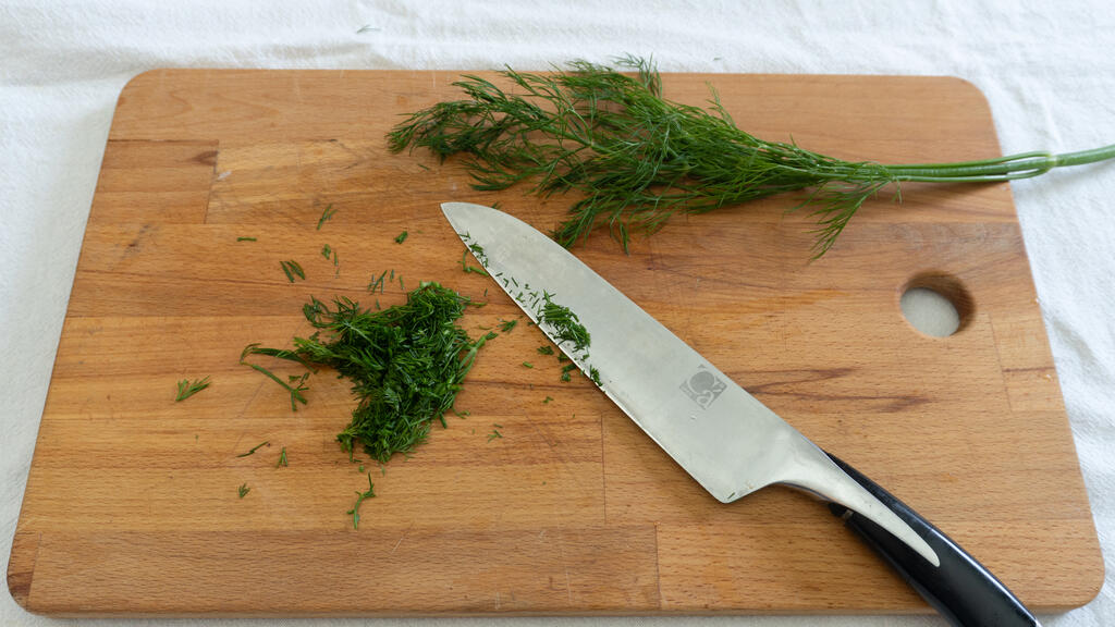 Spaghetti mit Sardellenextrakt und Dill