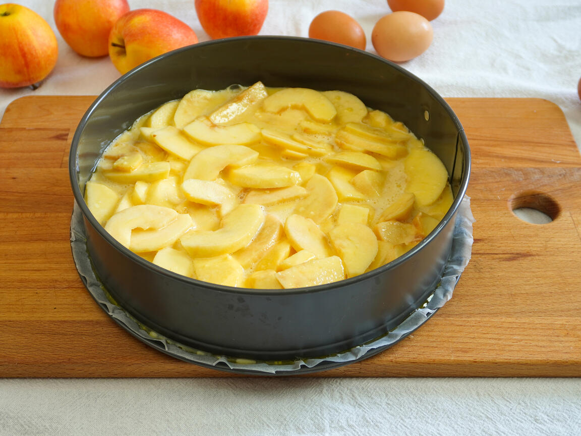 Apple cake with olive oil - step 4