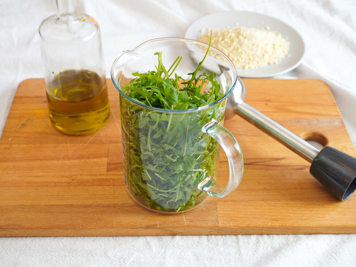 Arugula and Almond Pesto - step 3