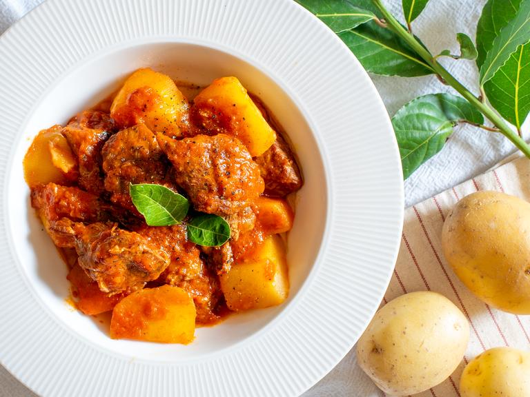 Beef stew with tomato sauce and potatoes