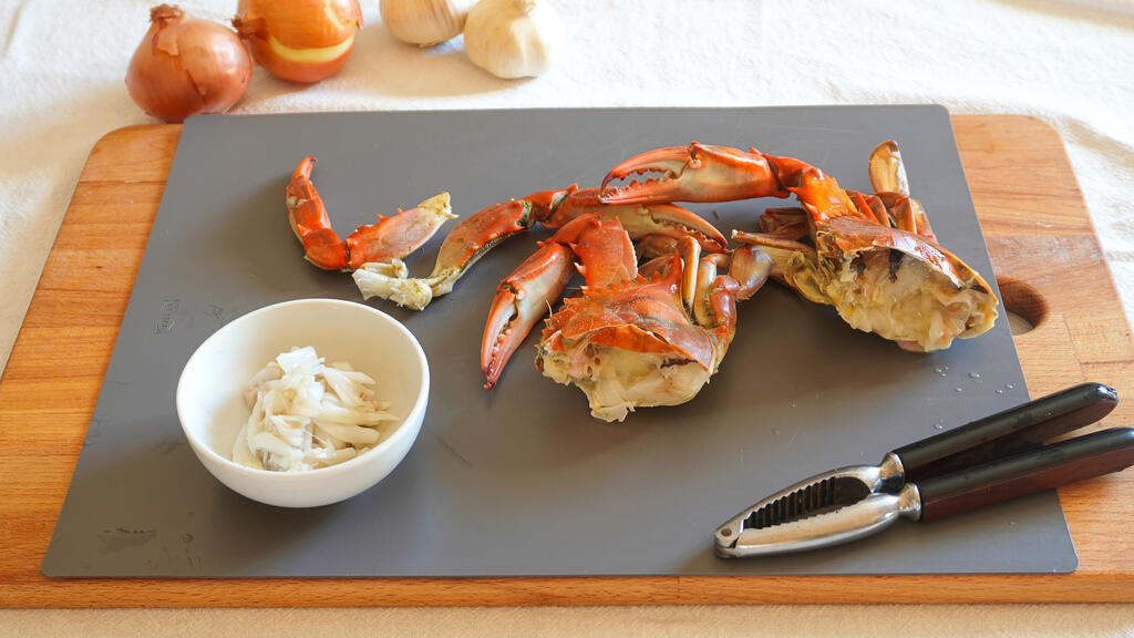 Blue crab calamarata - step 4