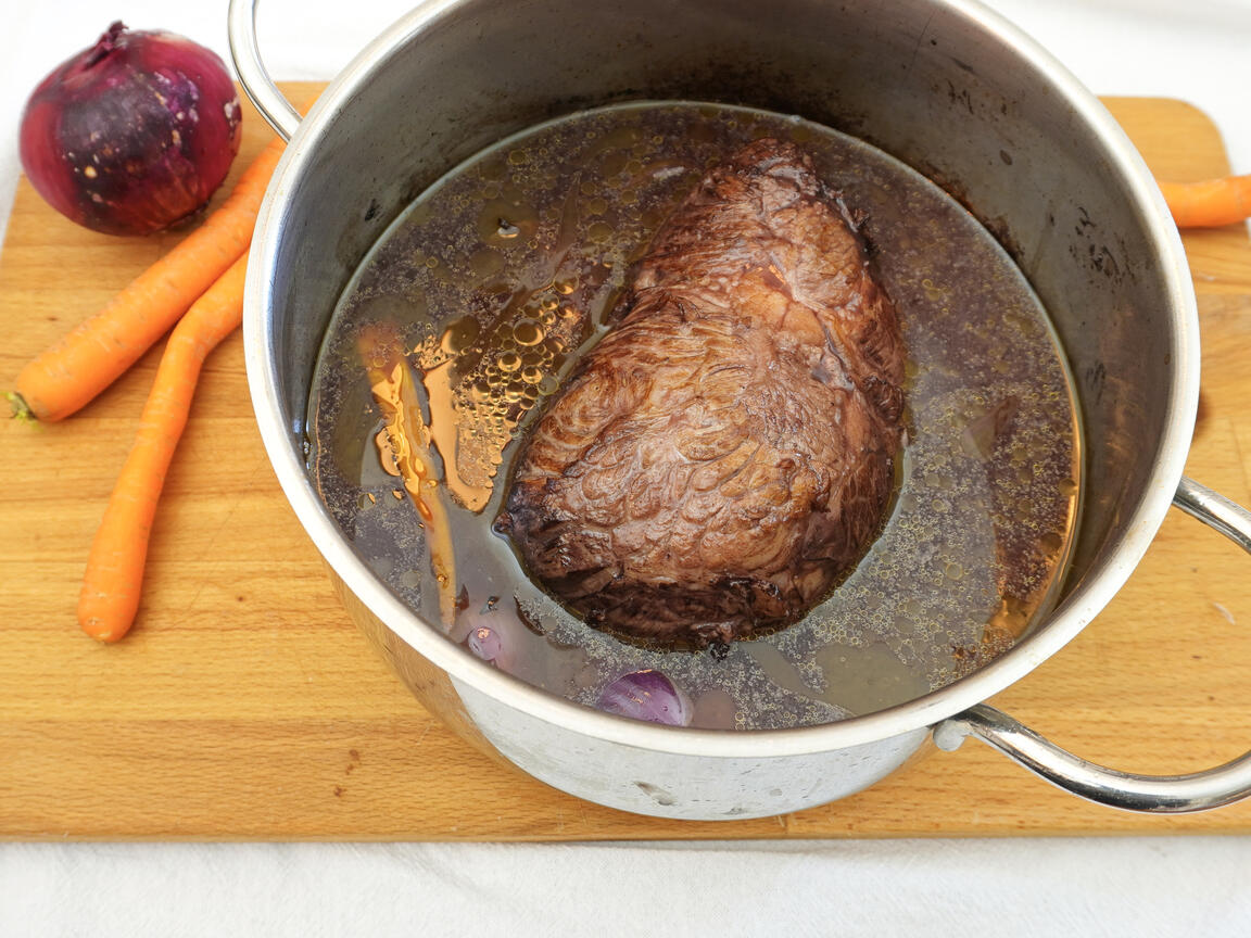 Braised beef in red wine - step 6