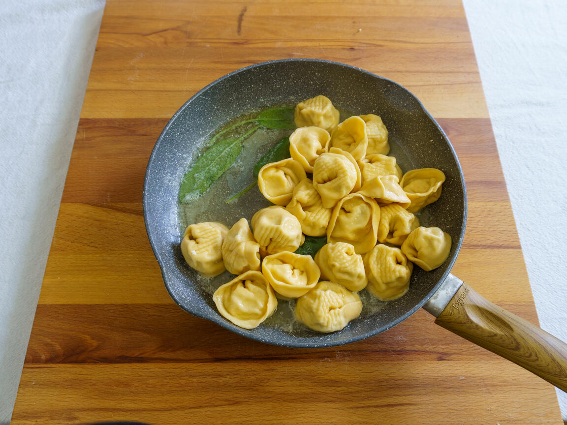 Butter and sage tortelloni - step 7