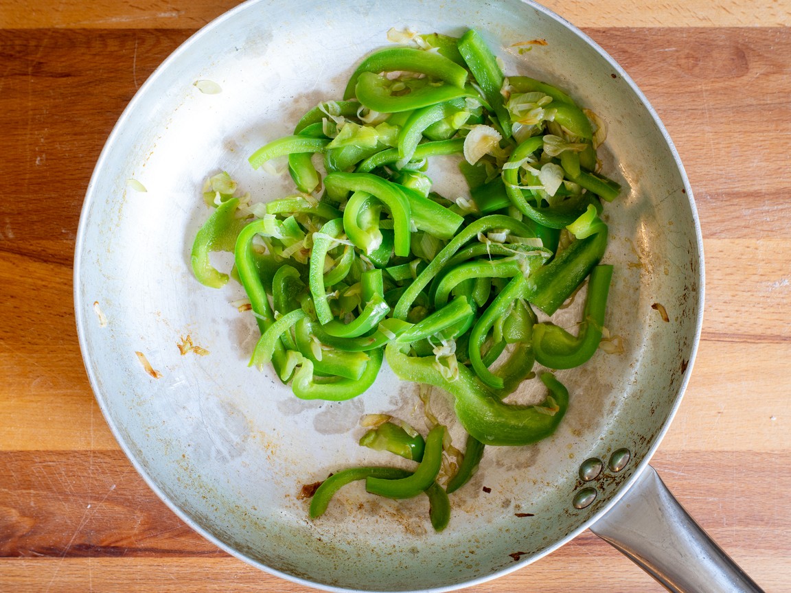 Chicken with Cashews and Bell Peppers - step 5