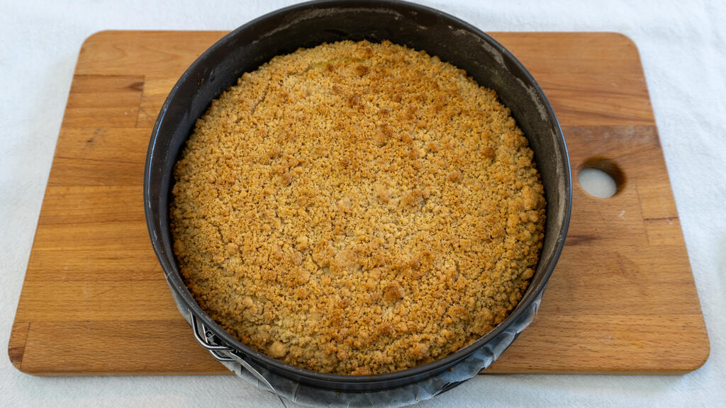 Crumbled Cake with Cream - step 10