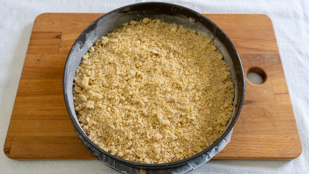 Crumbled Cake with Cream - step 9