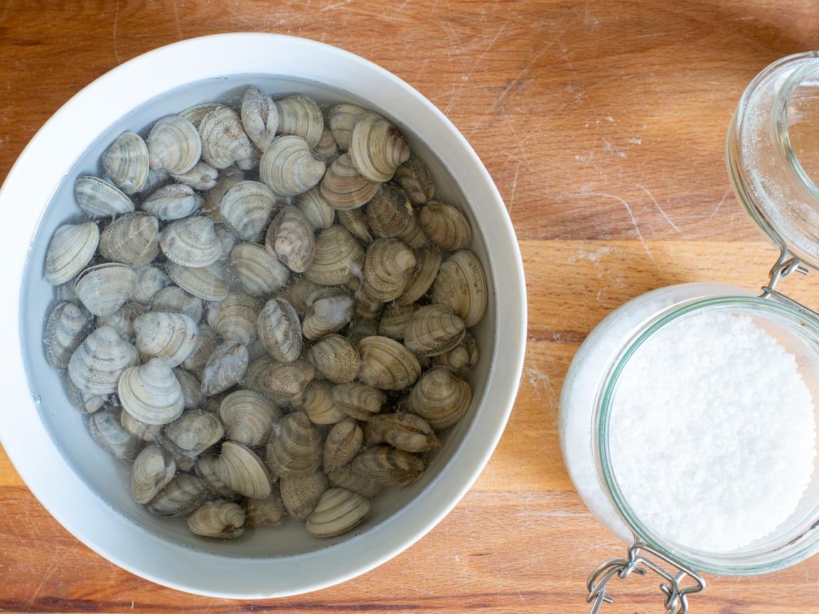 Fregola with Clams - step 1