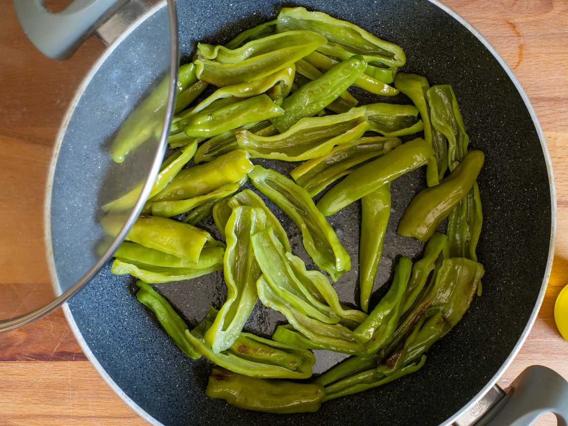 Friggitelli Pepper and Walnut Pesto - step 2