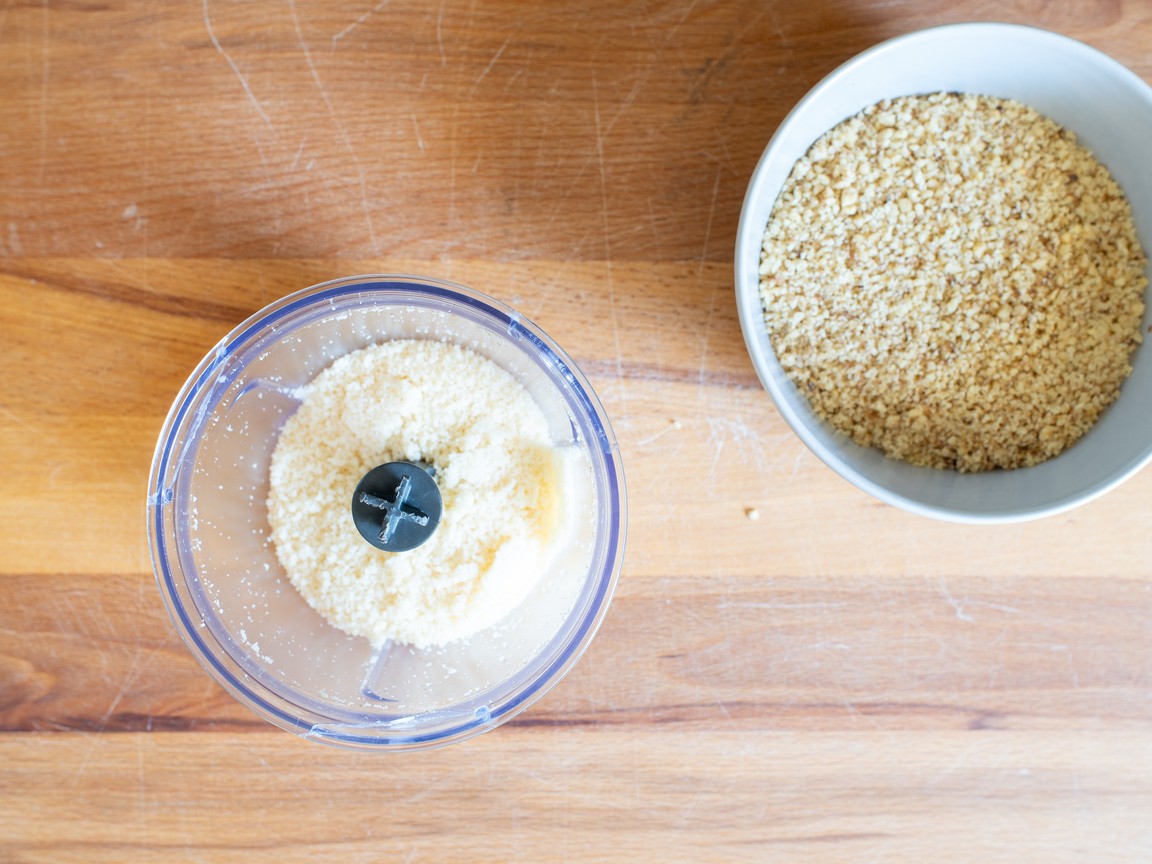Friggitelli Pepper and Walnut Pesto - step 4