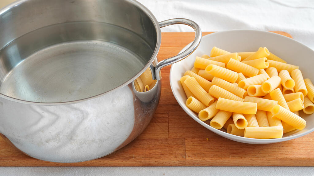 Messy pasta - step 1