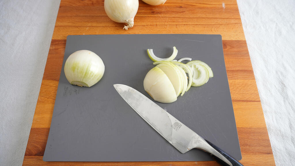 Onion soup - step 1