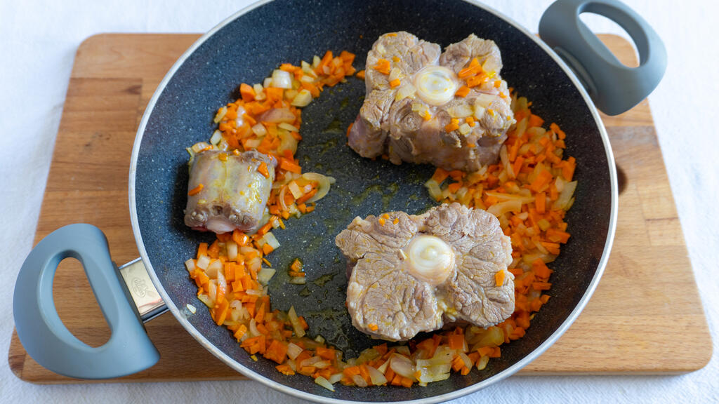 Oxtail alla vaccinara - step 3