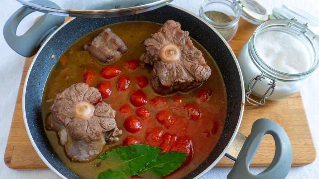 Oxtail alla vaccinara - step 5