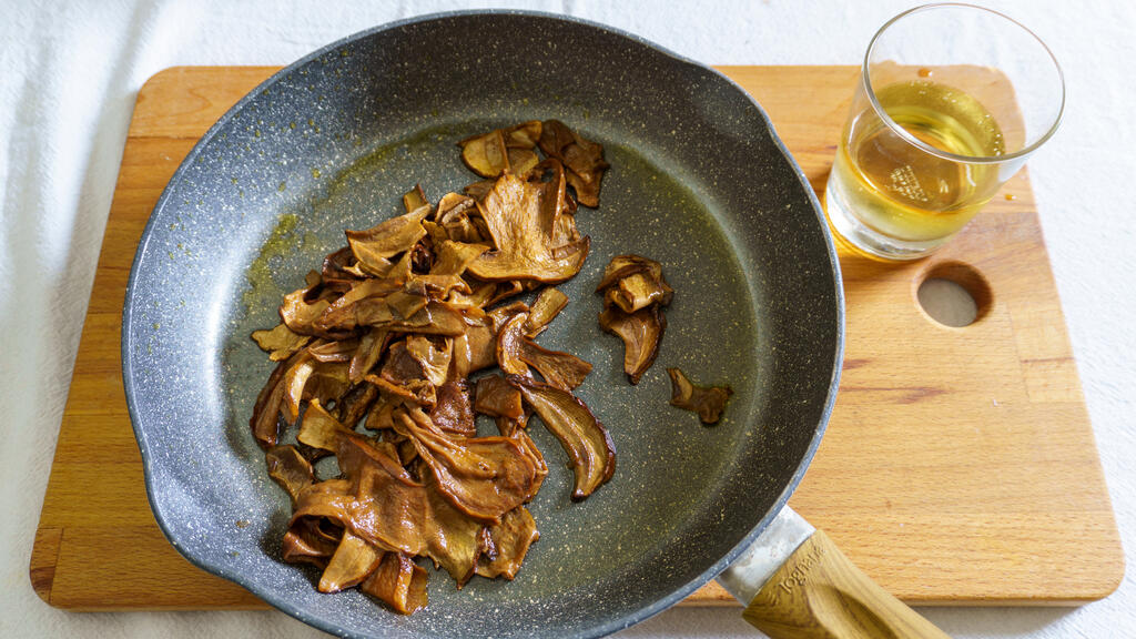 Pappardelle with porcini mushrooms and parmesan cream - step 3