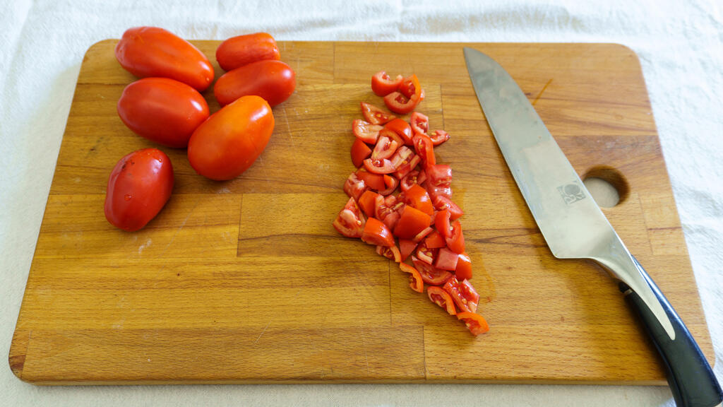 Pasta alla puttanesca - step 1