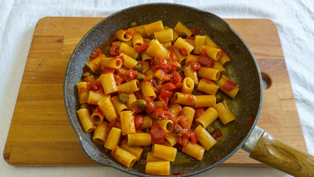 Pasta alla puttanesca - step 6