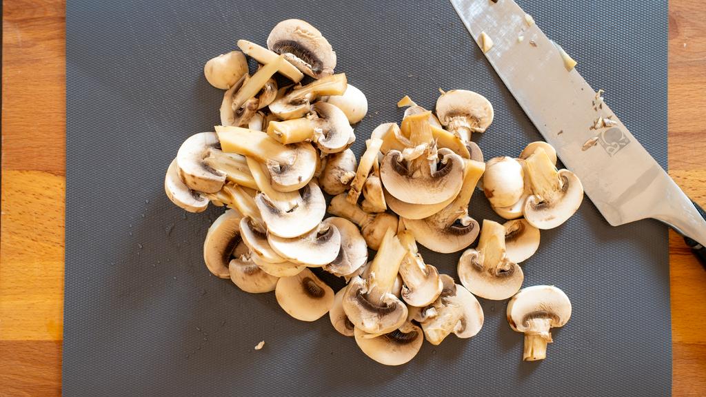 Pasta with mushroom and walnut cream