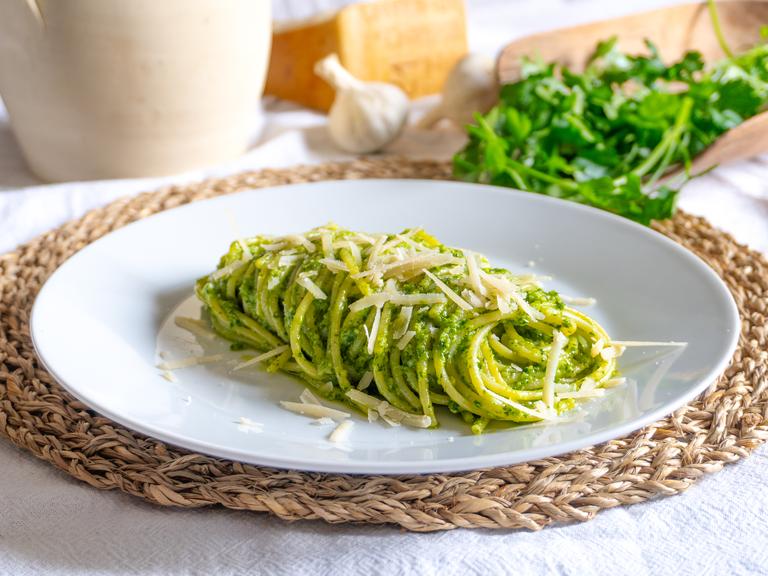 Pasta with Parsley and Almond Pesto