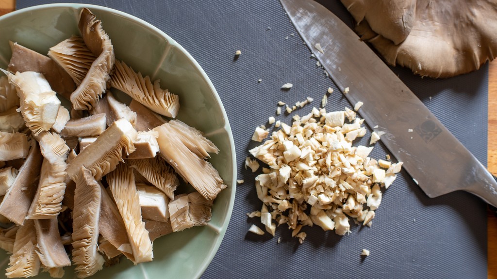 Pasta with Pleurotus Mushrooms - step 2